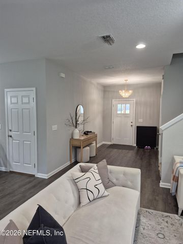 6093 HYDE PARK Circle, Jacksonville, FL 32210