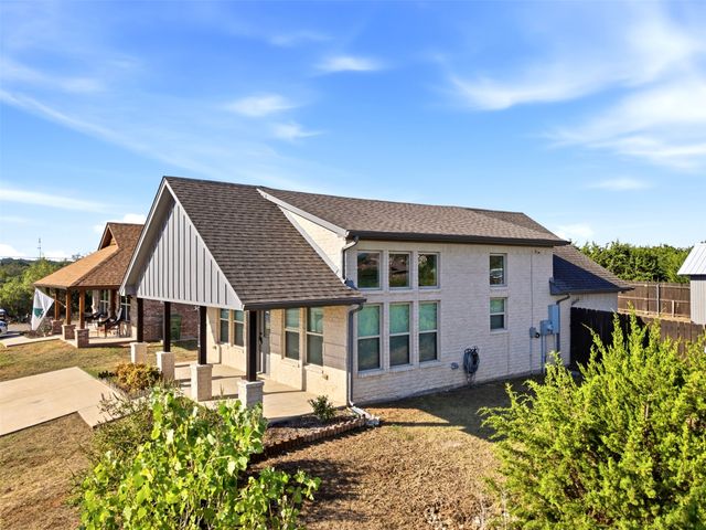 2316 Woodview Trail, Granbury, TX 76048