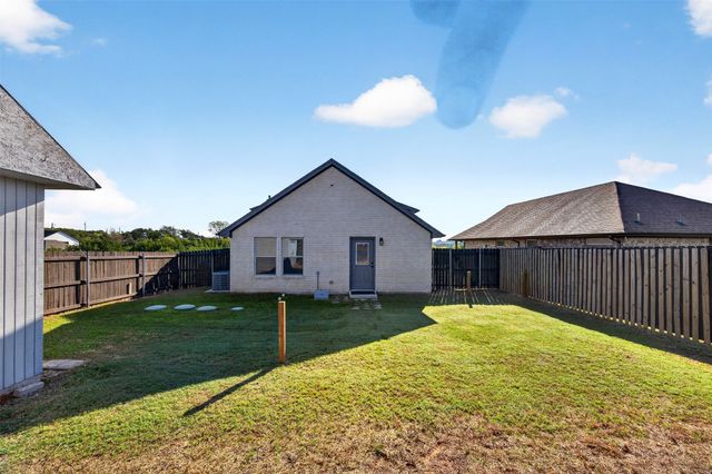 2316 Woodview Trail, Granbury, TX 76048