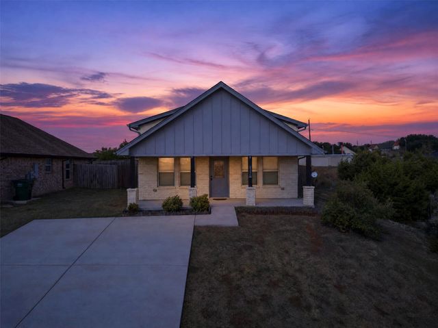 2316 Woodview Trail, Granbury, TX 76048