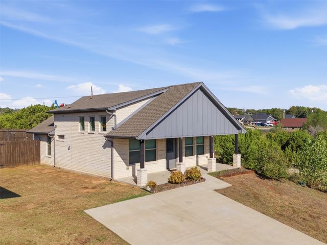 2316 Woodview Trail, Granbury, TX 76048