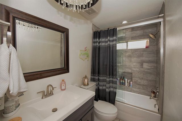 2442 Fairway Pointe Drive, League City, TX 77573