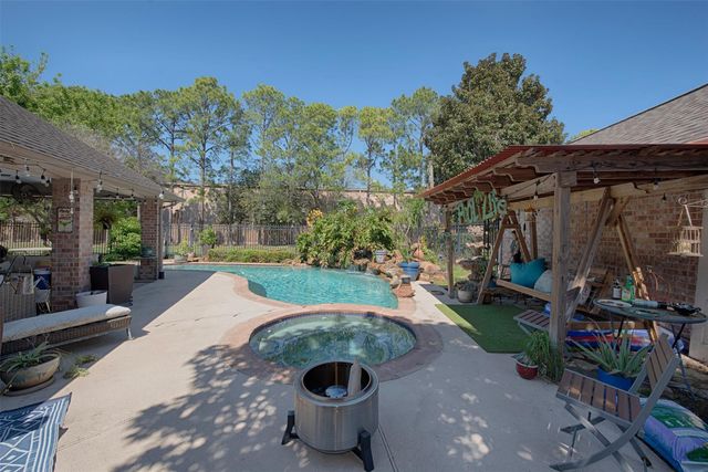 2442 Fairway Pointe Drive, League City, TX 77573