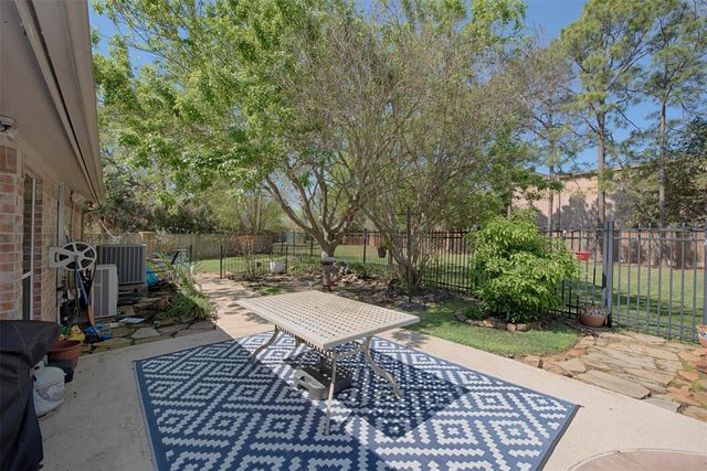 2442 Fairway Pointe Drive, League City, TX 77573