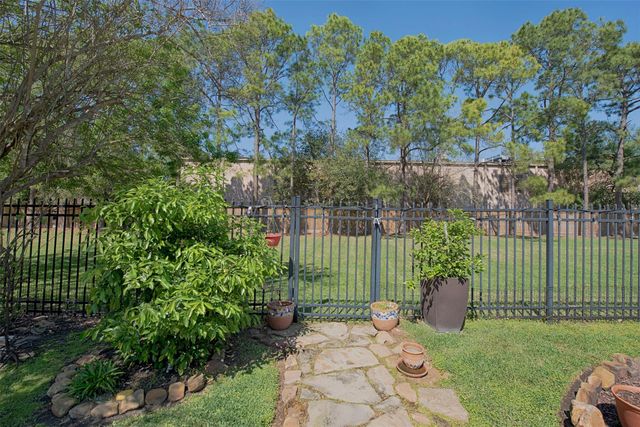 2442 Fairway Pointe Drive, League City, TX 77573