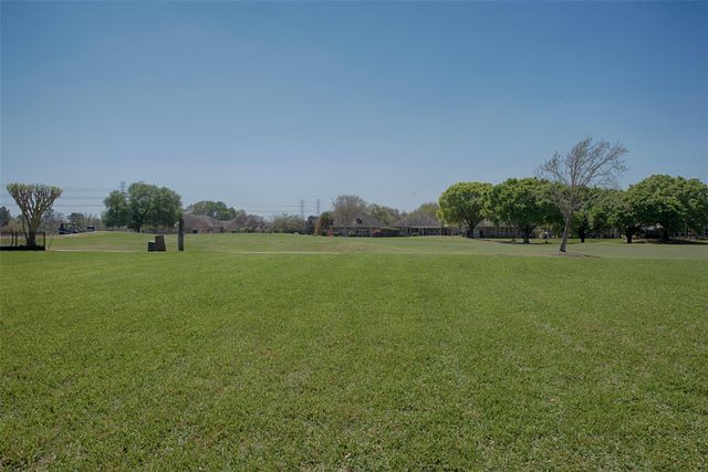 2442 Fairway Pointe Drive, League City, TX 77573