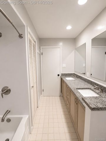 1111 Ashover Drive, Bloomfield Hills, MI 48304