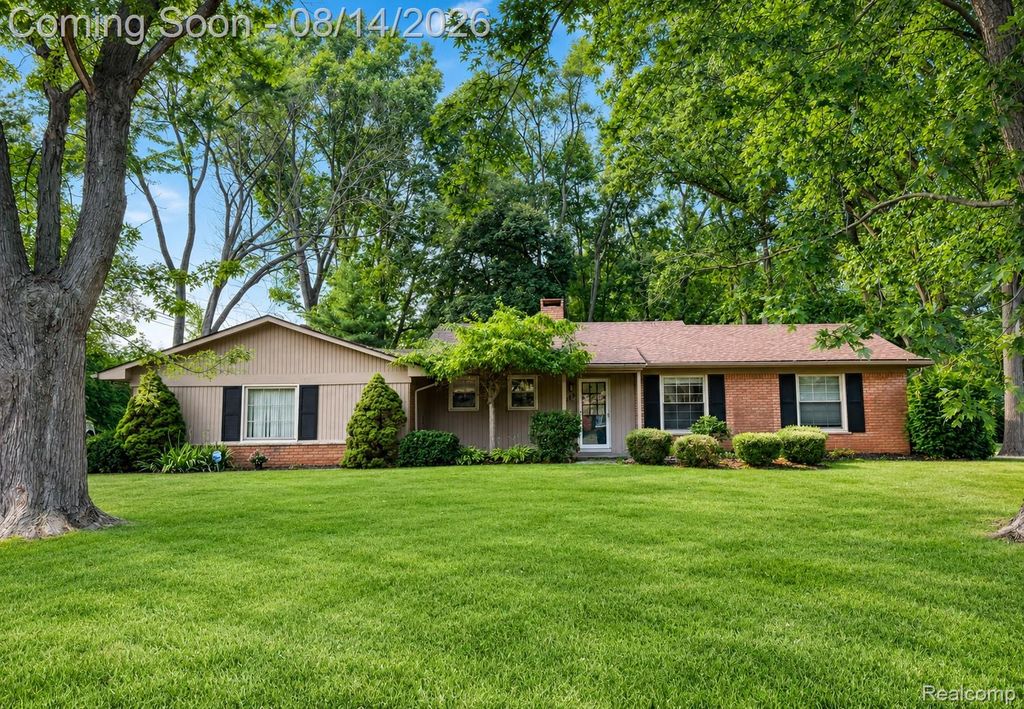 1111 Ashover Drive, Bloomfield Hills, MI 48304
