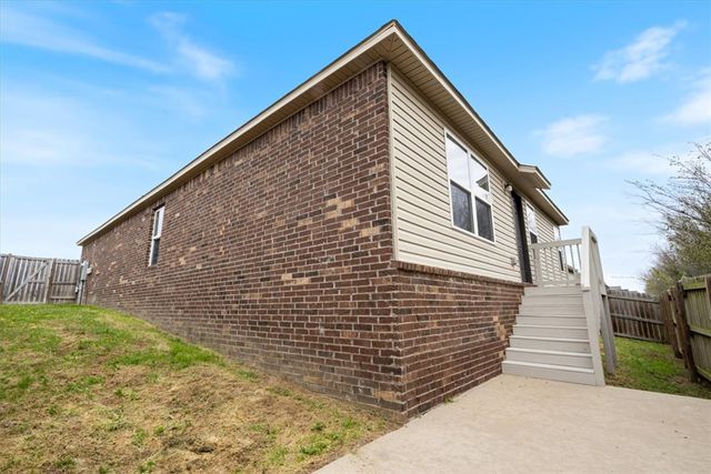 7851 Bridgegate Avenue, Springdale, AR 72762