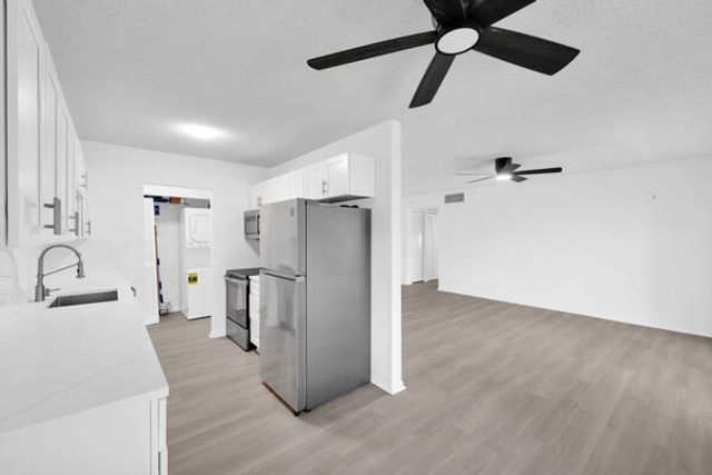 150 Pineview Road J6, Jupiter, FL 33469
