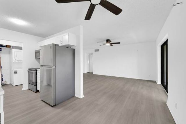 150 Pineview Road J6, Jupiter, FL 33469