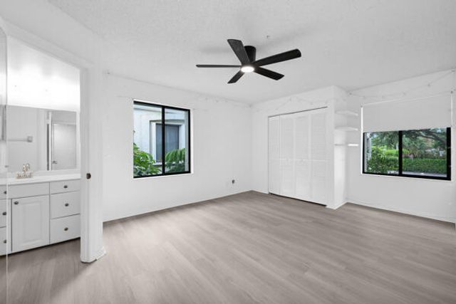150 Pineview Road J6, Jupiter, FL 33469