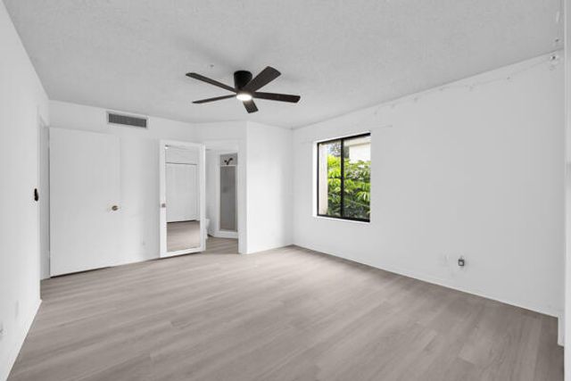 150 Pineview Road J6, Jupiter, FL 33469
