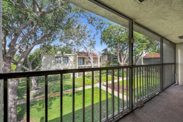 150 Pineview Road J6, Jupiter, FL 33469