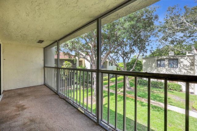 150 Pineview Road J6, Jupiter, FL 33469