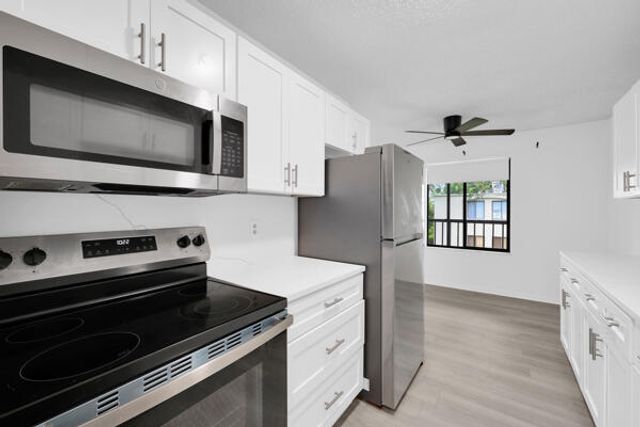 150 Pineview Road J6, Jupiter, FL 33469