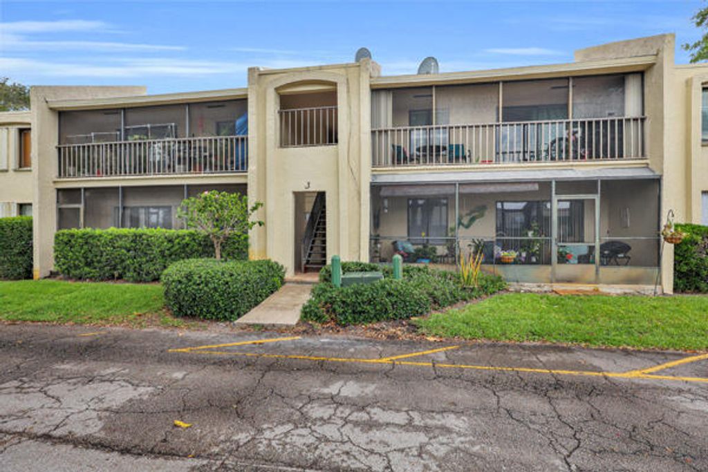 150 Pineview Road J6, Jupiter, FL 33469