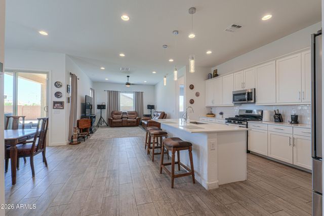 489 E EMERALD Drive, Casa Grande, AZ 85122