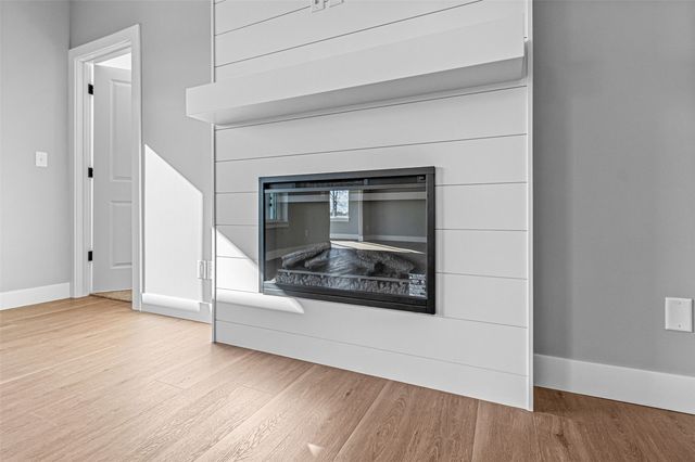 260 Pine Grove Lane, Iowa City, IA 52246