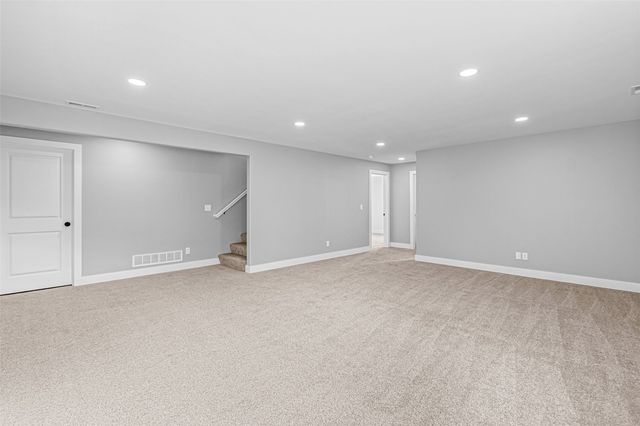 260 Pine Grove Lane, Iowa City, IA 52246