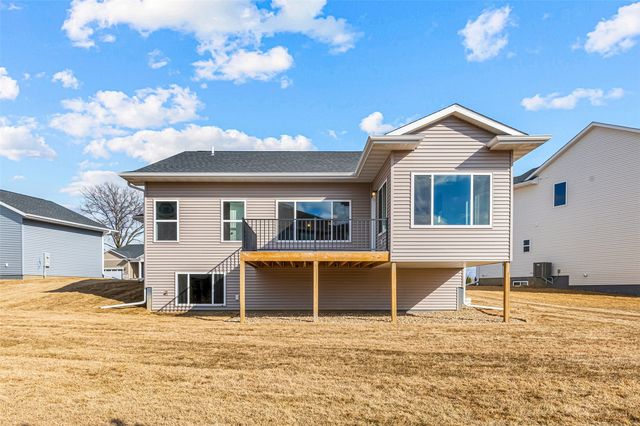 260 Pine Grove Lane, Iowa City, IA 52246