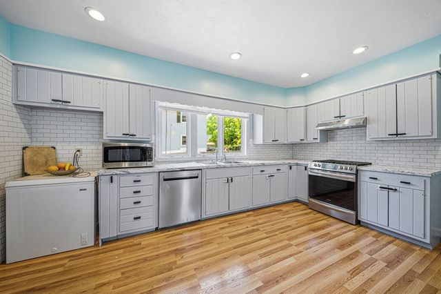 17 Forest Ave, Plymouth, MA 02360