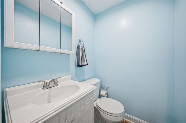 17 Forest Ave, Plymouth, MA 02360
