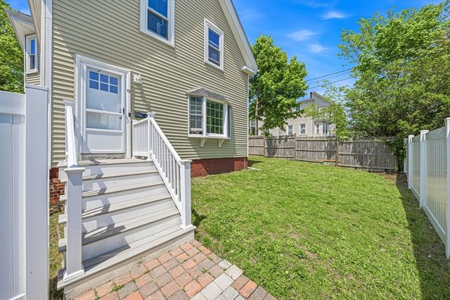 17 Forest Ave, Plymouth, MA 02360