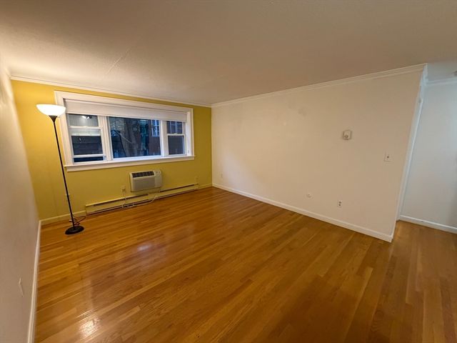 1691 Cambridge St 33, Cambridge, MA 02138