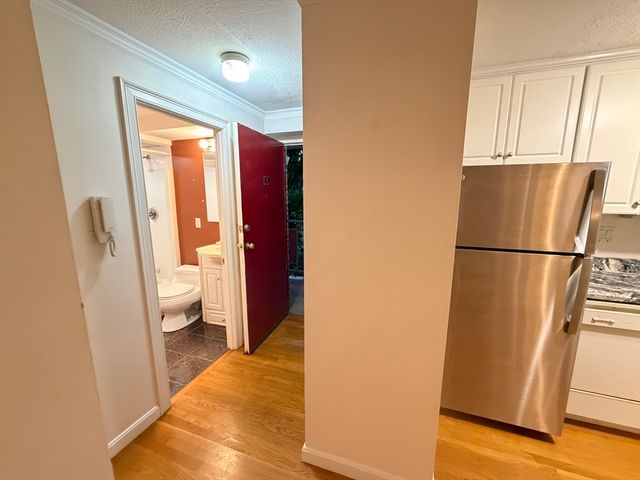 1691 Cambridge St 33, Cambridge, MA 02138