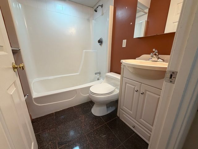 1691 Cambridge St 33, Cambridge, MA 02138