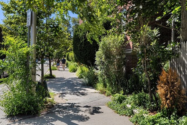 1691 Cambridge St 33, Cambridge, MA 02138
