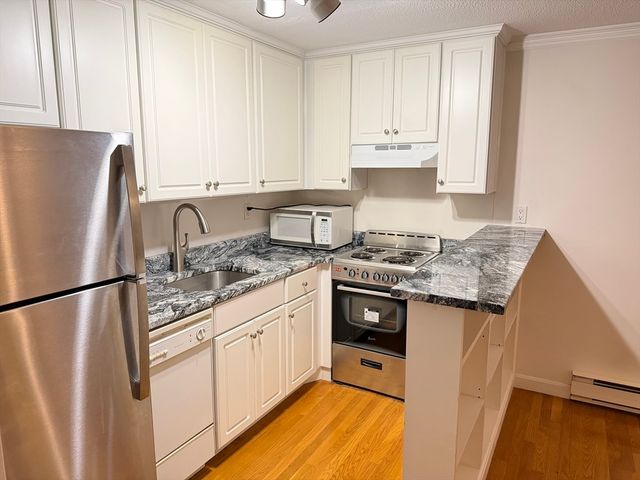 1691 Cambridge St 33, Cambridge, MA 02138