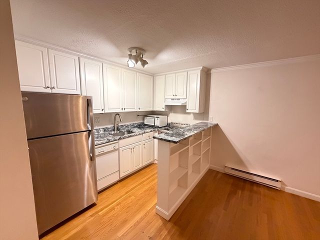 1691 Cambridge St 33, Cambridge, MA 02138