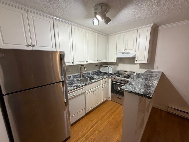 1691 Cambridge St 33, Cambridge, MA 02138