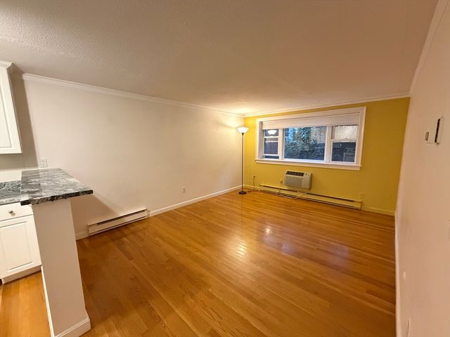 1691 Cambridge St 33, Cambridge, MA 02138