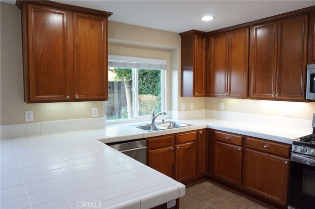 11855 Birch Grove, Sylmar, CA 91342