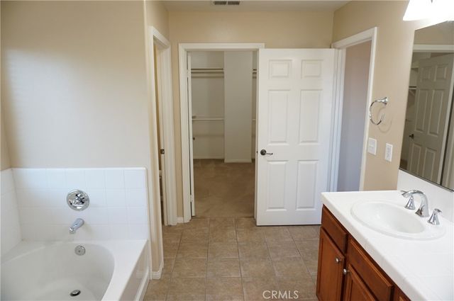 11855 Birch Grove, Sylmar, CA 91342