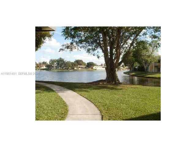 2061 NW 96th Ter 12P, Pembroke Pines, FL 33024