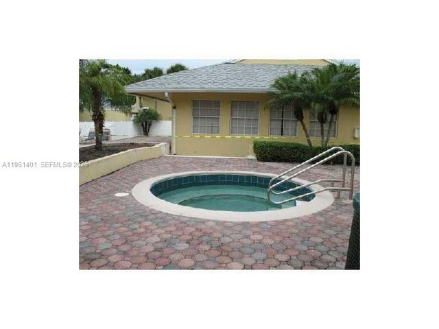 2061 NW 96th Ter 12P, Pembroke Pines, FL 33024