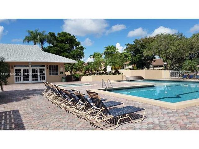 2061 NW 96th Ter 12P, Pembroke Pines, FL 33024