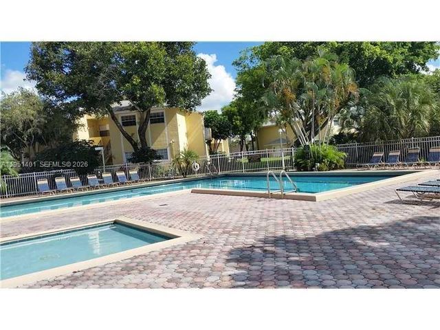 2061 NW 96th Ter 12P, Pembroke Pines, FL 33024