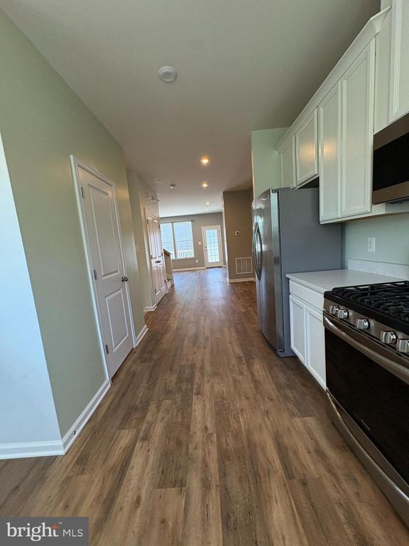 Image 6 of property listing at 43767 WINTERBERRY WAY, California, MD 20619