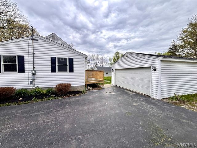 171 South Blossom Road, Elma, NY 14059