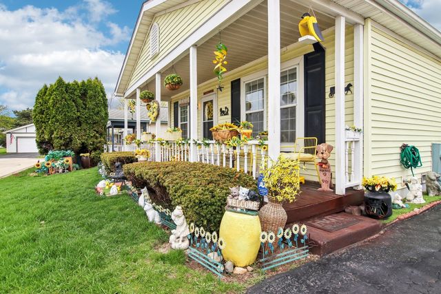 4 Furlong Court, Grayslake, IL 60030
