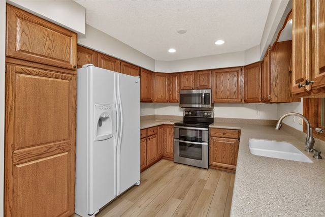 5849 Brentwood Circle, Johnston, IA 50131