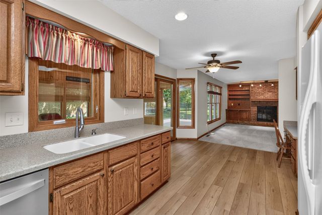 5849 Brentwood Circle, Johnston, IA 50131