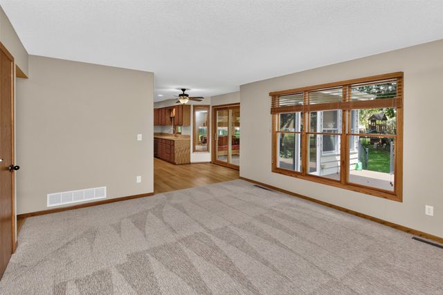 5849 Brentwood Circle, Johnston, IA 50131