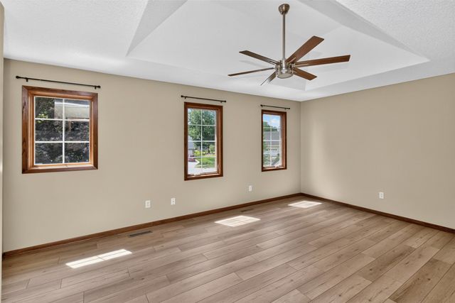 5849 Brentwood Circle, Johnston, IA 50131
