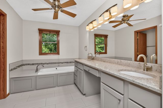 5849 Brentwood Circle, Johnston, IA 50131
